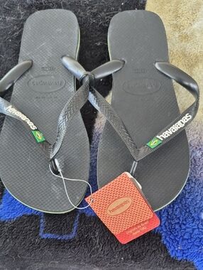 Havaianas Men's Black Flip Flops with Green and Yellow Brazilian Flag Detail